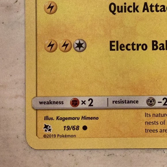 Pikachu 2019 Pokemon Card 19/68 Hidden Fates Bubbles TCG - Picture 2 of 4
